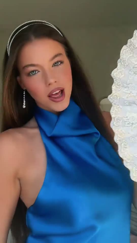Fan transition into blue dress