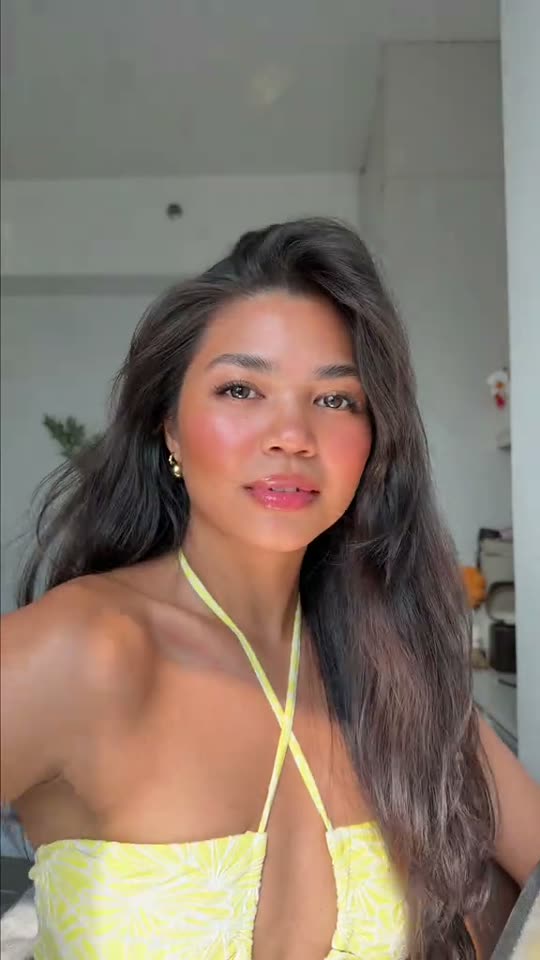 Makeup transformation into a dress