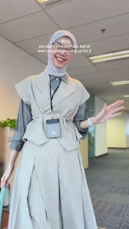 Office outfit fashion show