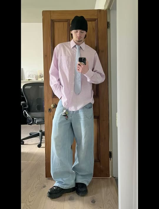 Man shows street style outfit