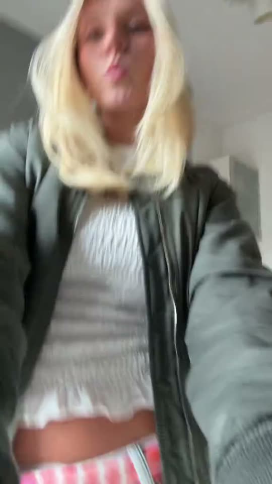 Blonde girl fit check