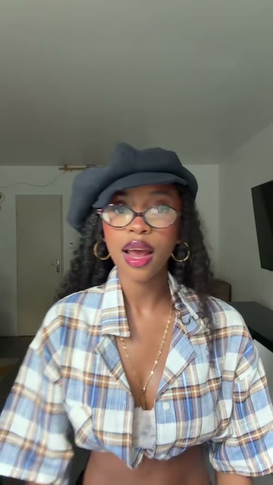 Woman poses in Y2K outfit