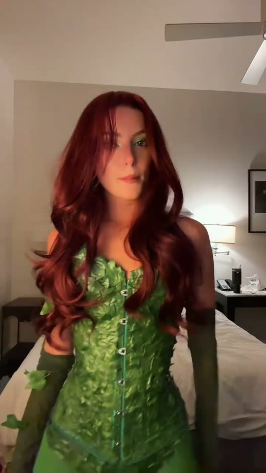 Woman in Poison Ivy costume