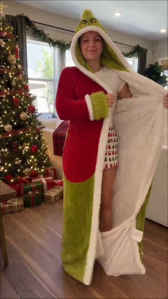 Grinch robe Christmas outfit reveal