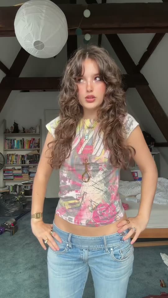 Y2K outfit trend showcase