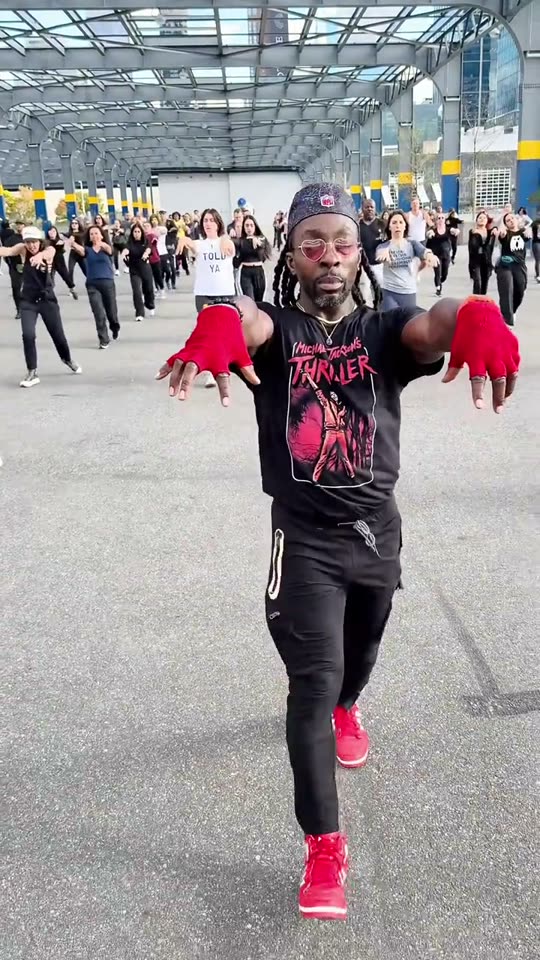 Man leads Thriller dance class