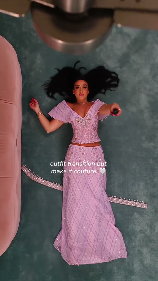 Outfit transition on floor