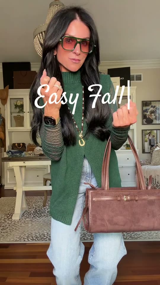 Woman shows fall outfit