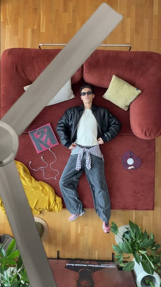 Fan transition into a black jacket