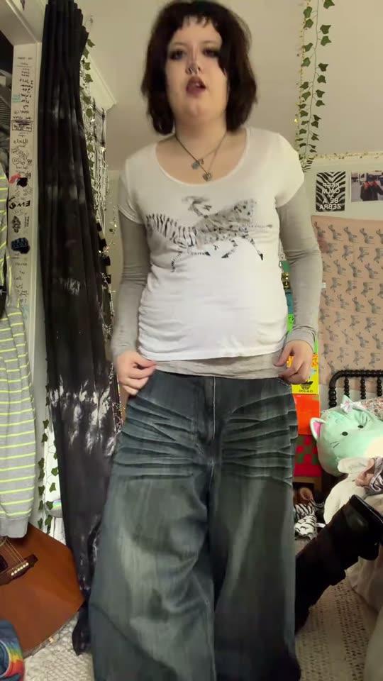 Fit check in baggy jeans