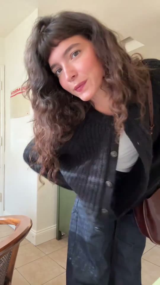 Woman shows fall outfit