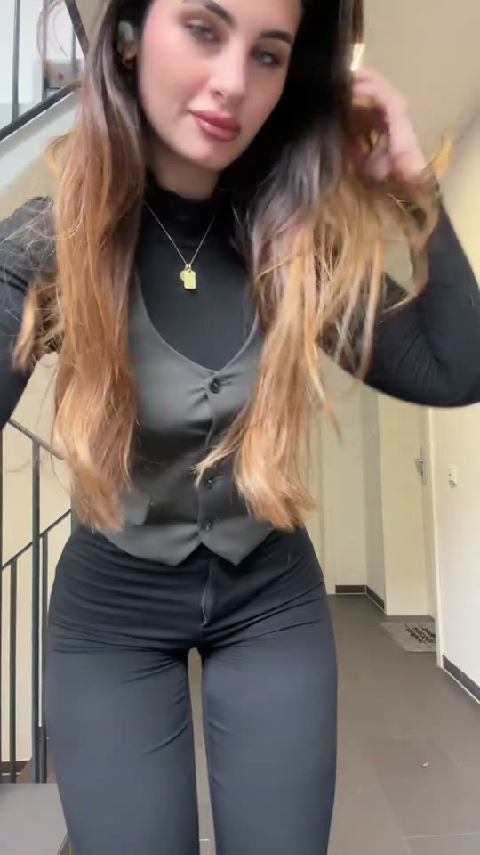 Woman shows off old money outfit