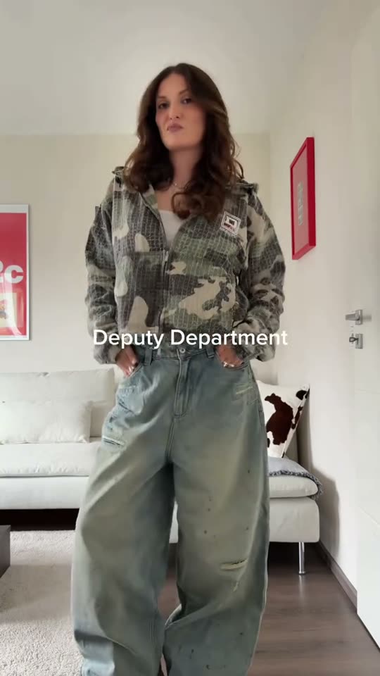 Woman shows fall outfit