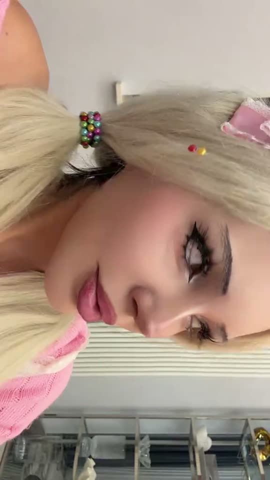Blonde girl glow-up transformation