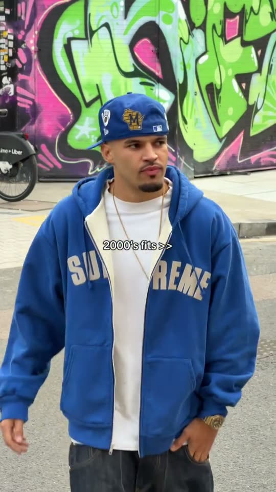 Man showing 2000s street style