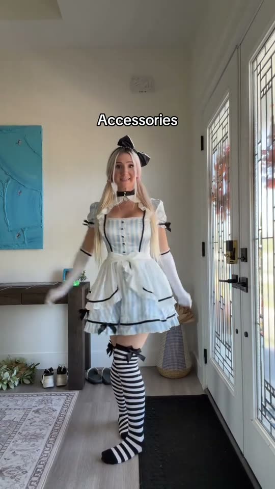 Maid costume accessories reveal