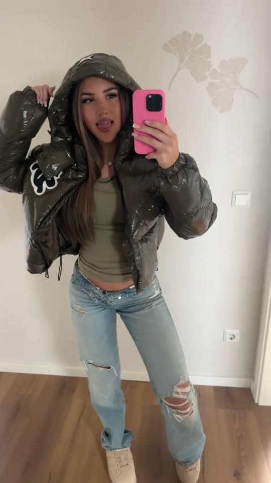 Girl shows off fall outfit